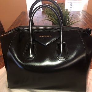 COPY - Givenchy Shiny Calfskin Medium Antigona Bl…